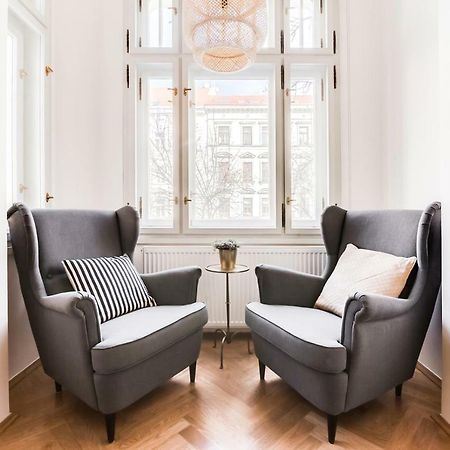 Trendy Local Apartment Prague Extérieur photo