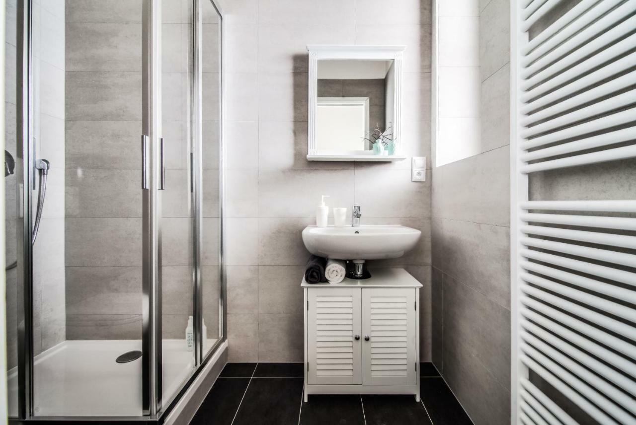 Trendy Local Apartment Prague Extérieur photo