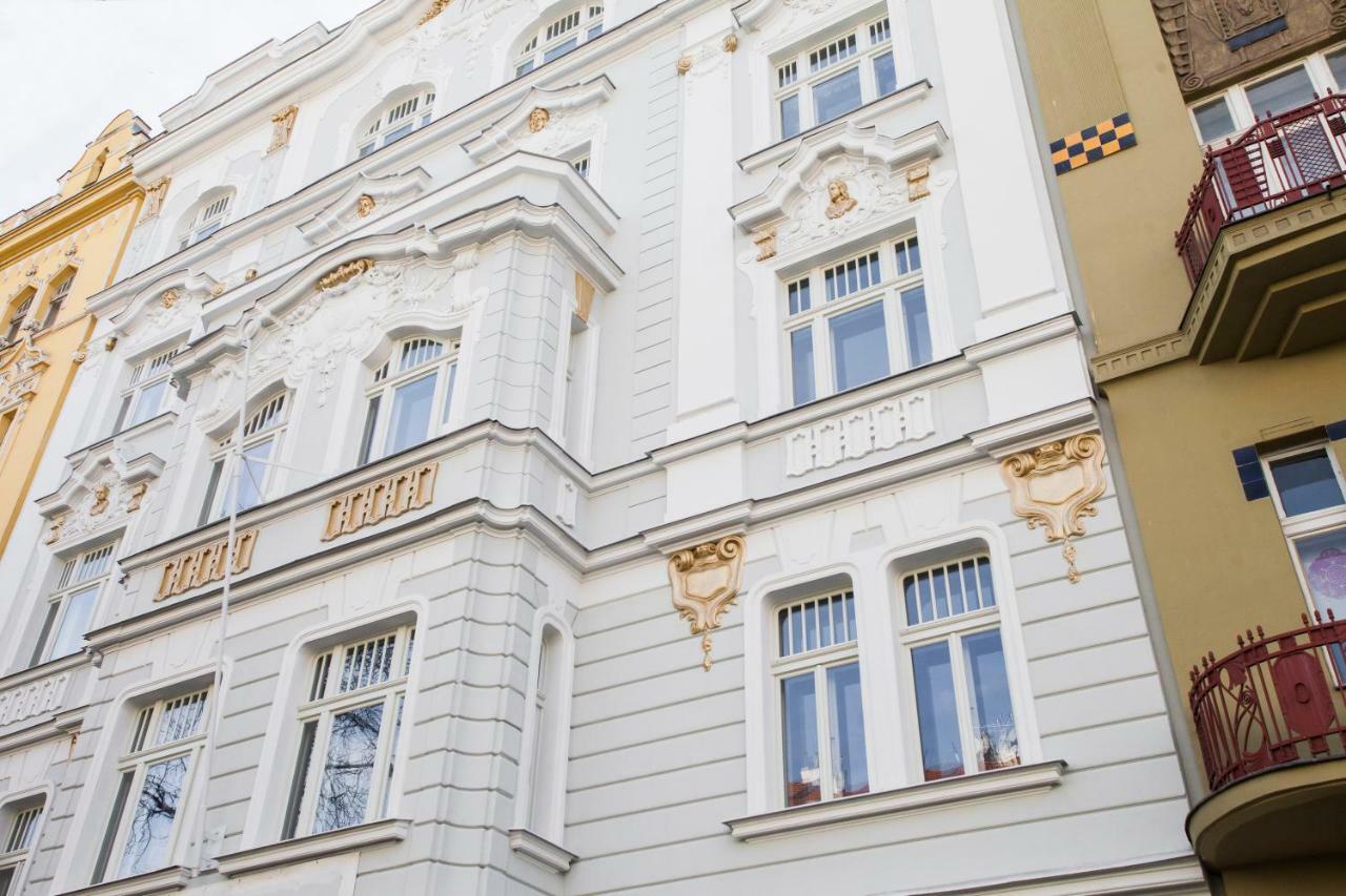 Trendy Local Apartment Prague Extérieur photo