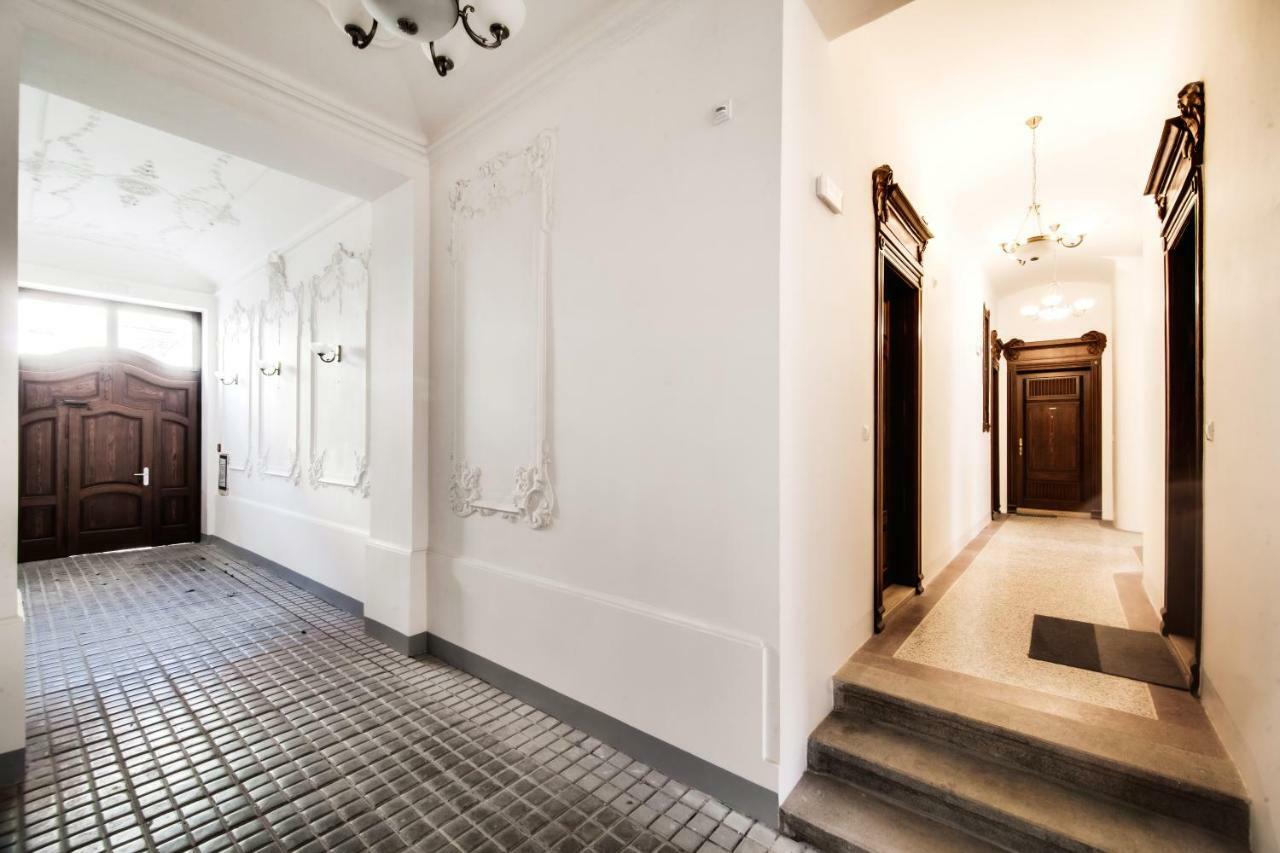 Trendy Local Apartment Prague Extérieur photo