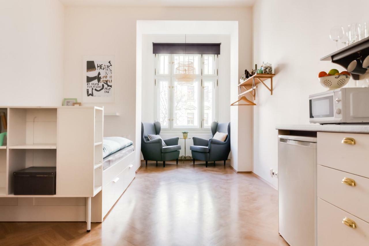 Trendy Local Apartment Prague Extérieur photo